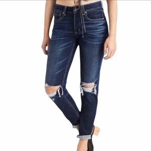 AMERICAN EAGLE Tomgirl Ripped Destroyed Jeans AEO
